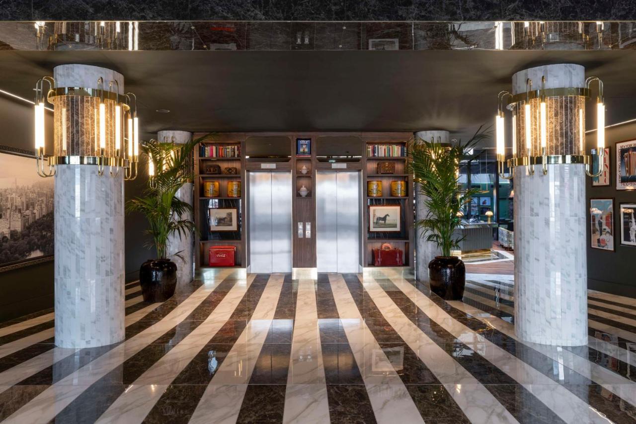 Radisson Collection Hotel, Santa Sofia Milan Milão Exterior foto The lobby of the hotel