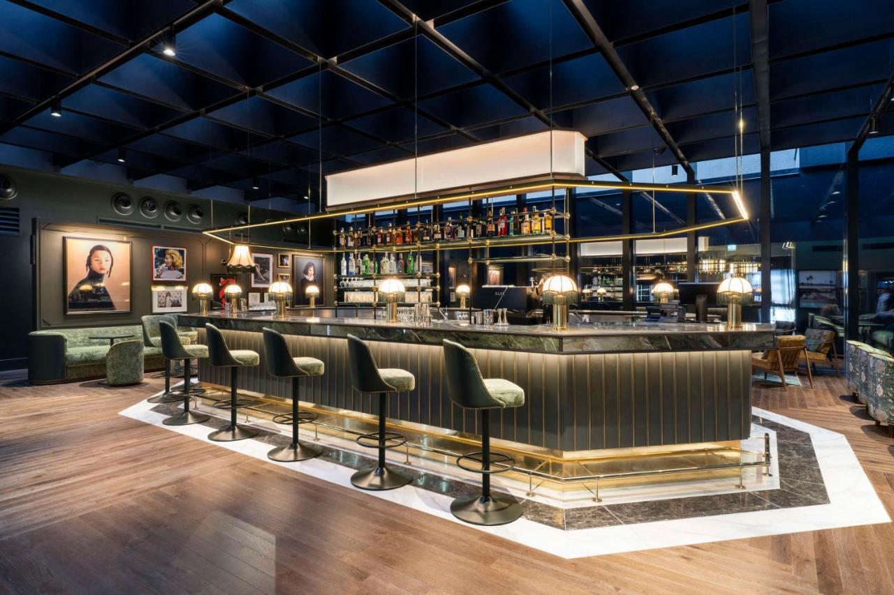 Radisson Collection Hotel, Santa Sofia Milan Milão Exterior foto The bar at the new Club at London Heathrow Airport