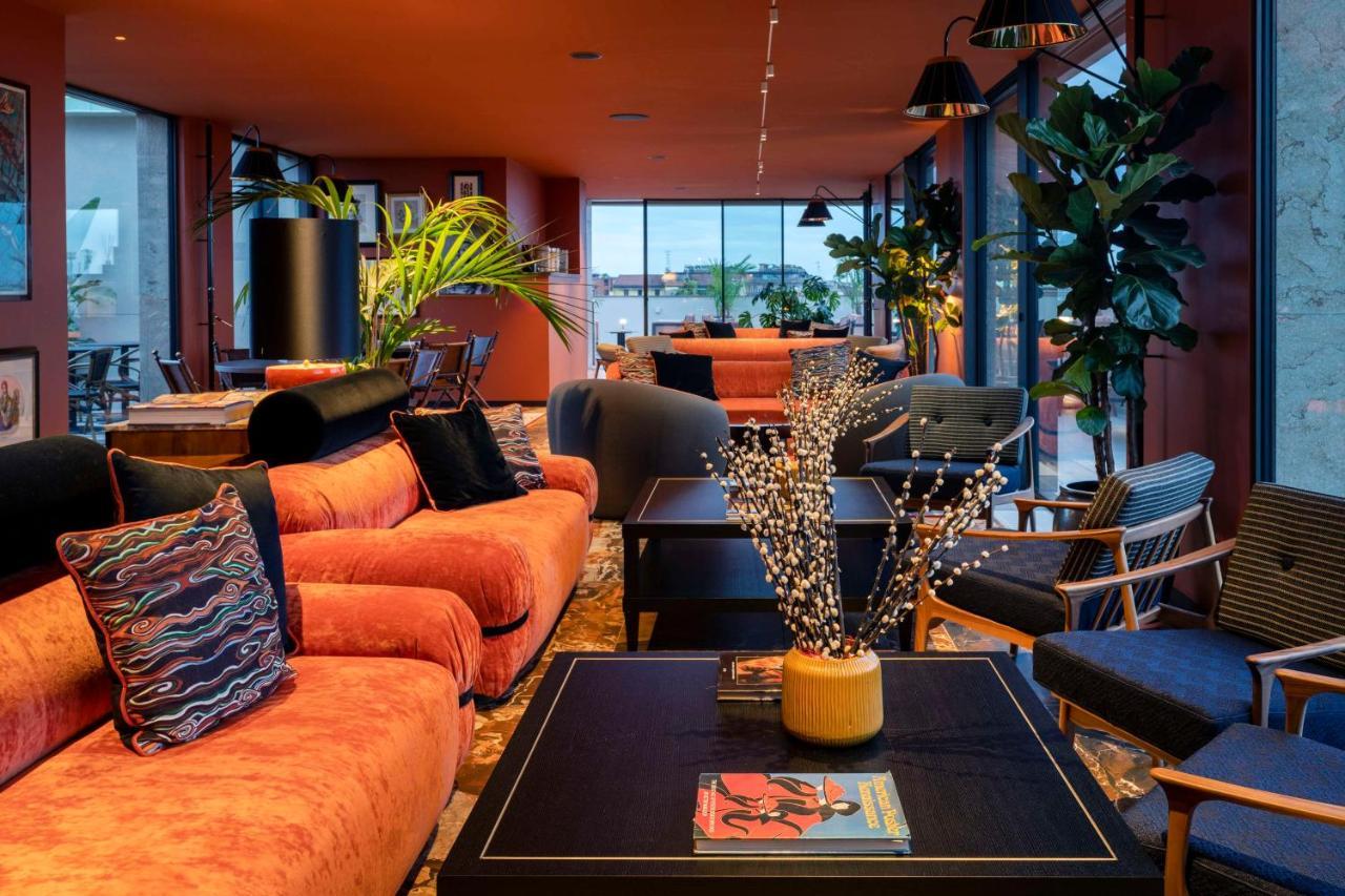 Radisson Collection Hotel, Santa Sofia Milan Milão Exterior foto The lounge at the top of the hotel