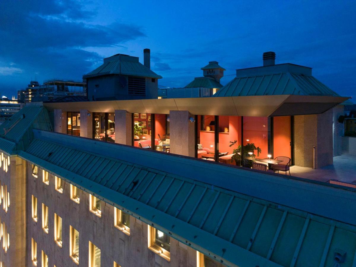 Radisson Collection Hotel, Santa Sofia Milan Milão Exterior foto The 19th-century building of the National Gallery, London, is the home of the National Gallery's collection of 8,000 paintings.