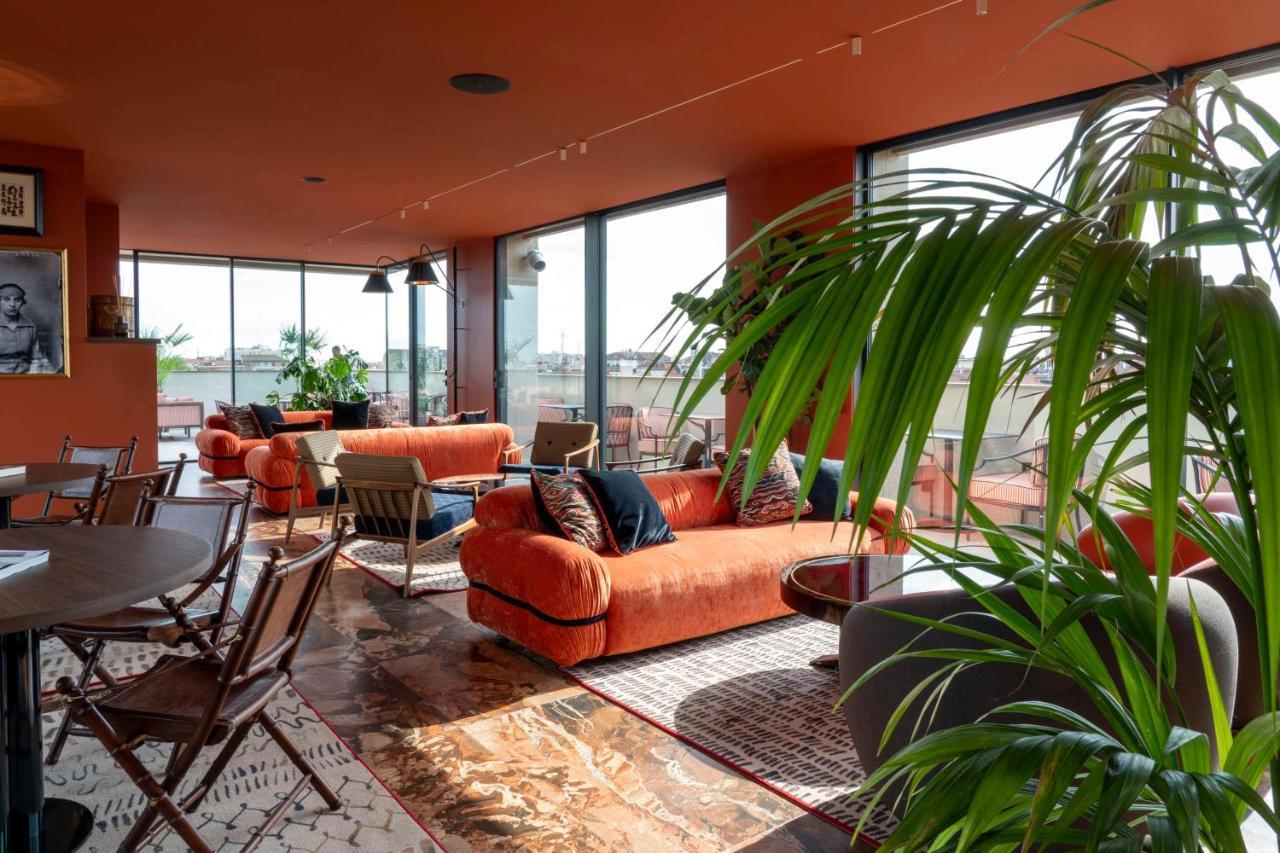 Radisson Collection Hotel, Santa Sofia Milan Milão Exterior foto The rooftop lounge at the Hotel