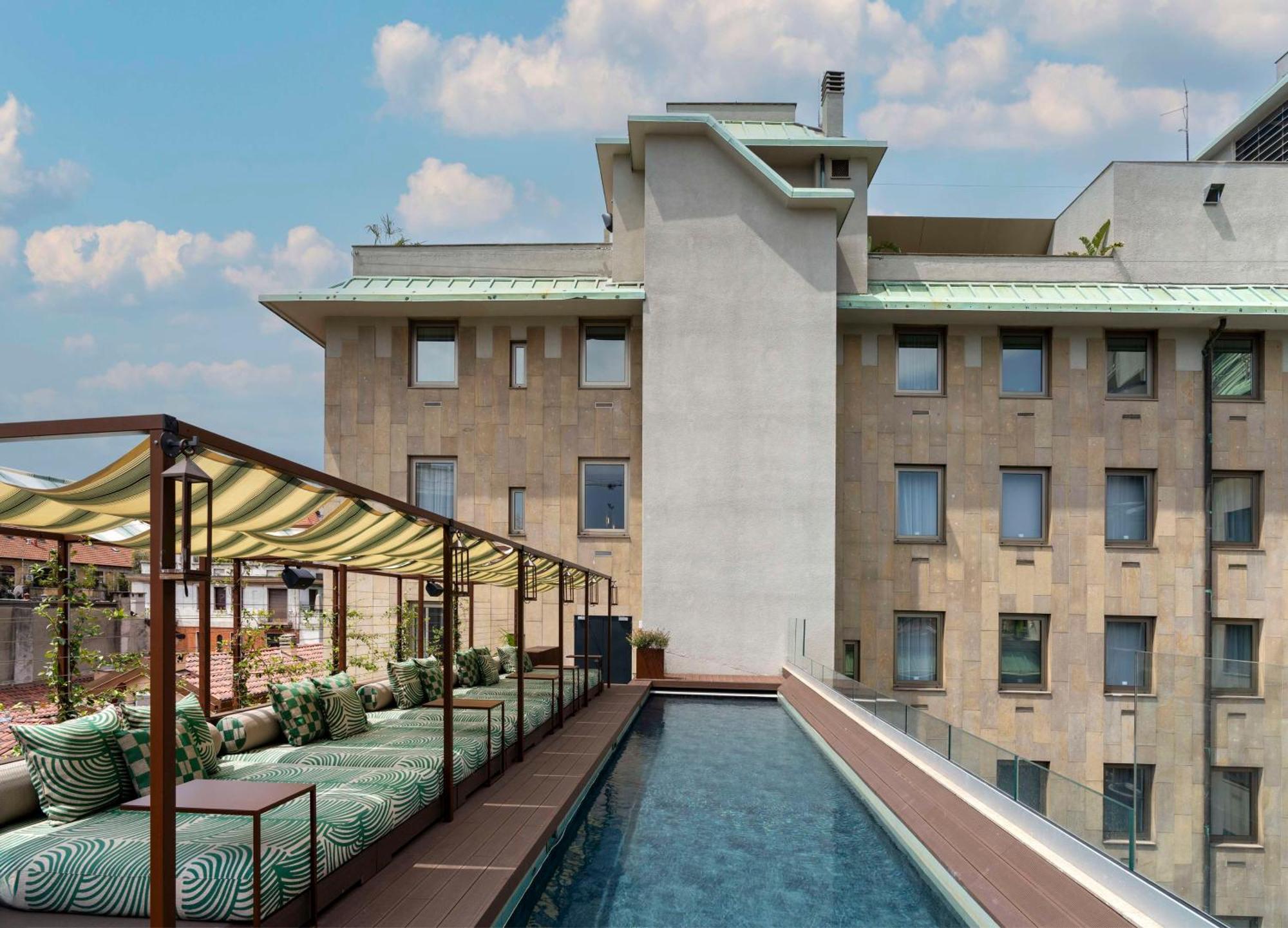 Radisson Collection Hotel, Santa Sofia Milan Milão Exterior foto The rooftop pool at the Mandarin Oriental, Milan