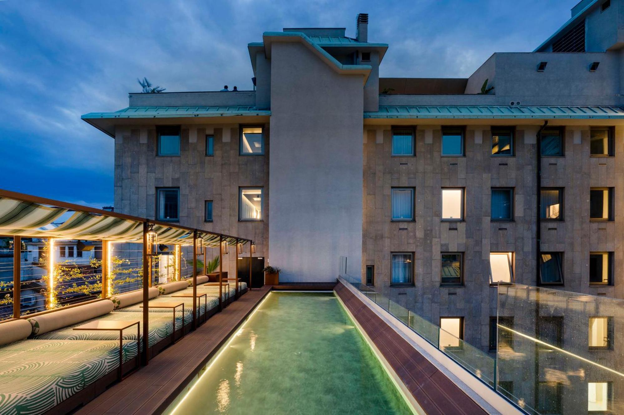 Radisson Collection Hotel, Santa Sofia Milan Milão Exterior foto The rooftop of the hotel