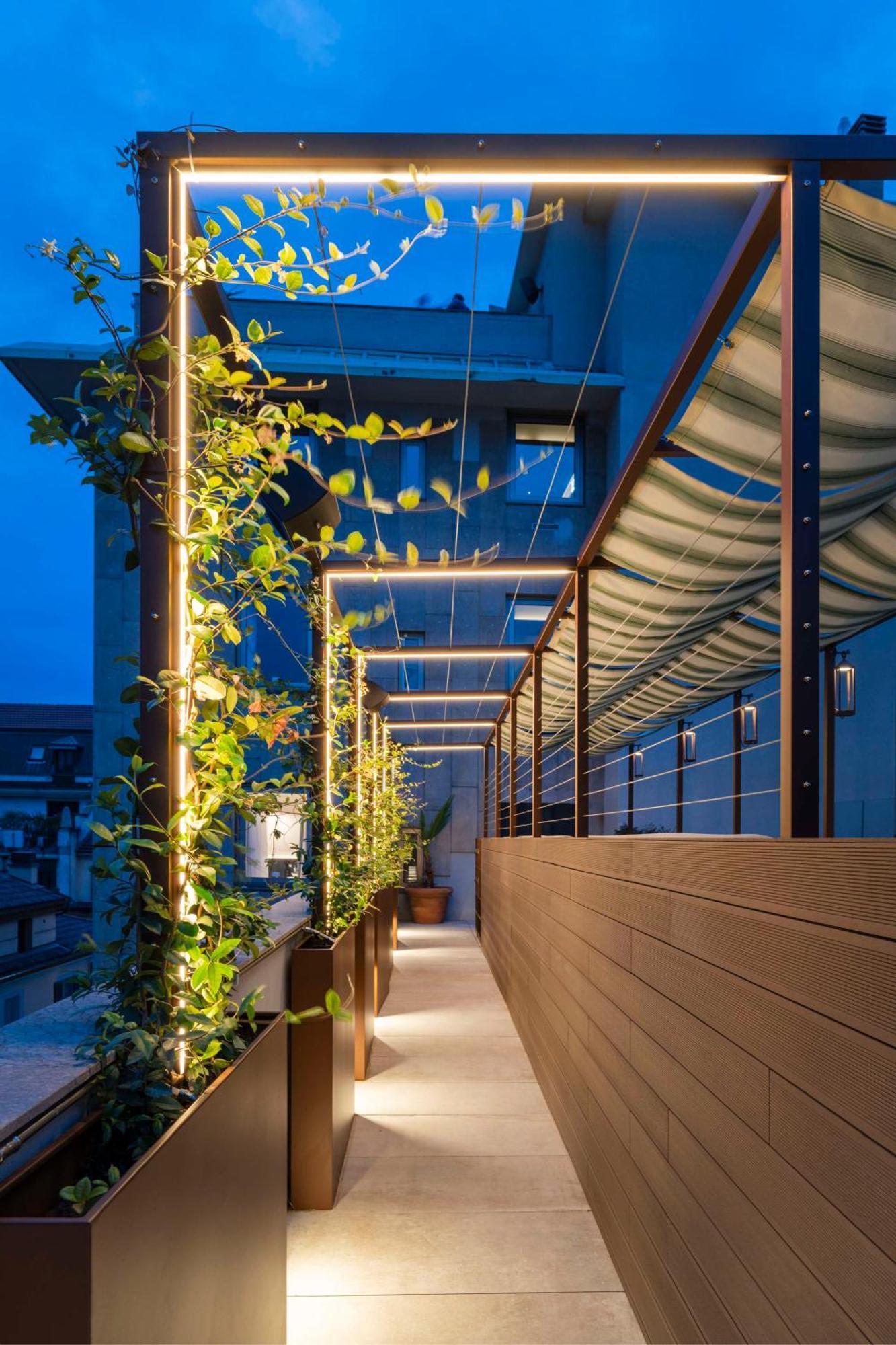 Radisson Collection Hotel, Santa Sofia Milan Milão Exterior foto The rooftop garden at the hotel