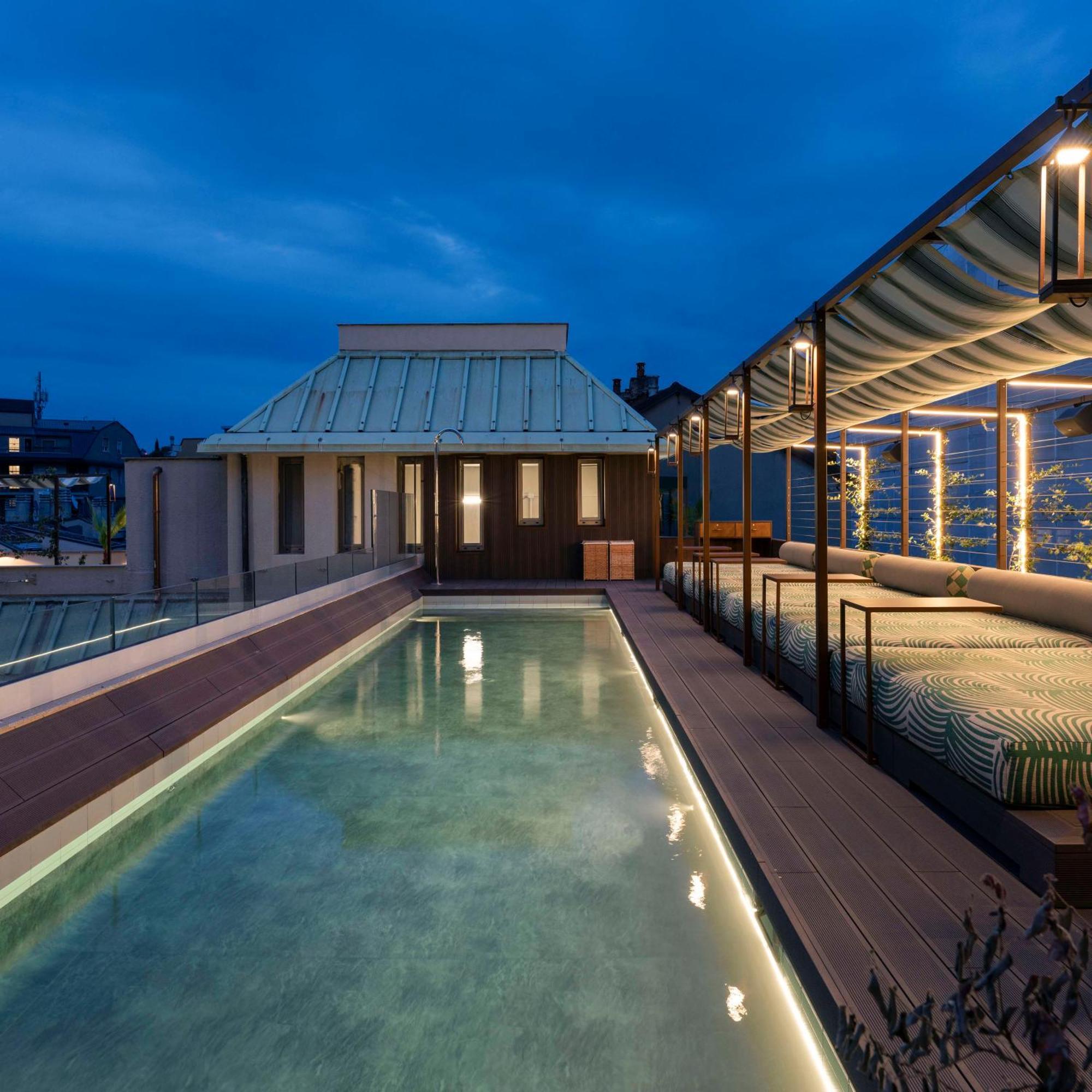 Radisson Collection Hotel, Santa Sofia Milan Milão Exterior foto The rooftop pool at the Mandarin Oriental, Munich