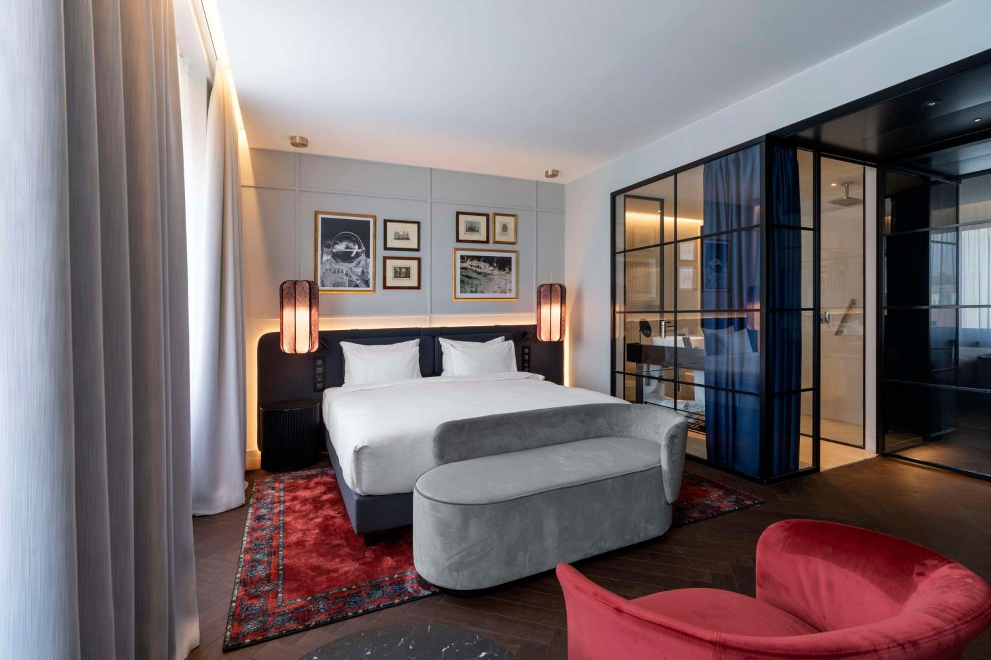 Radisson Collection Hotel, Santa Sofia Milan Milão Exterior foto A bedroom at the hotel