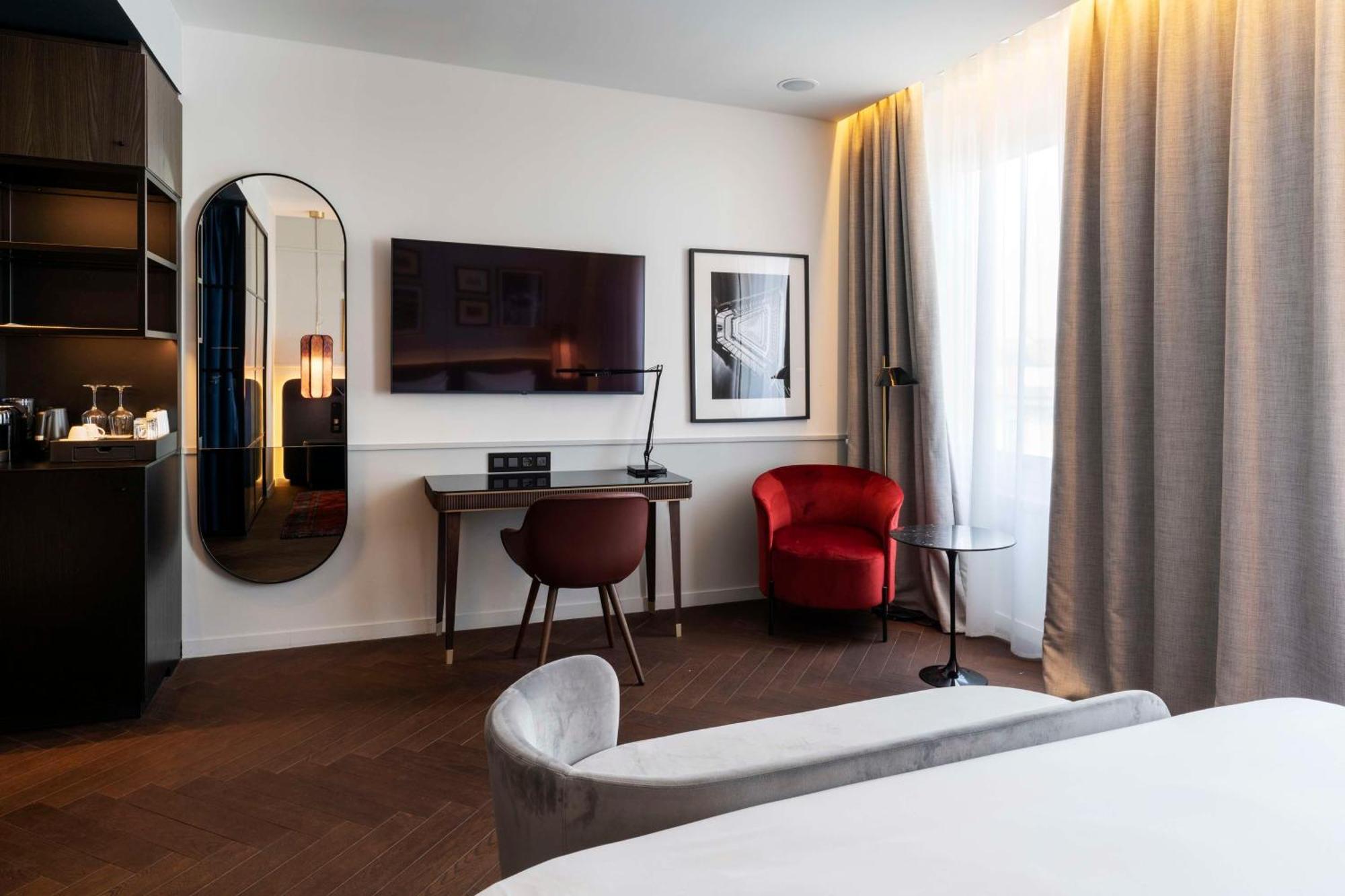 Radisson Collection Hotel, Santa Sofia Milan Milão Exterior foto A room at the hotel